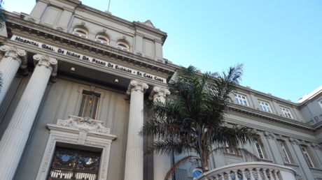 Mujer apuñala a empleada de un centro de salud que le hizo una petición