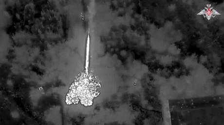 VIDEO: El Ejército ruso se abre el camino con fuego termobárico