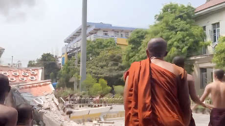 VIDEO: Monasterio se derrumba ante los ojos de monjes budistas por el sismo en Myanmar