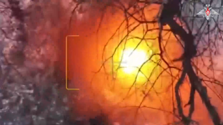 VIDEO: Dron ruso destruye un cuatriciclo ucraniano en la provincia de Járkov