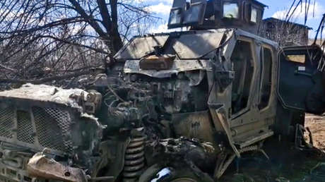 Rusia quema un blindado estadounidense de Kiev de 500.000 dólares con drones de 500 dólares