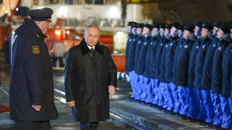 "Los submarinistas de verdad salen por su cuenta": Nuevas imágenes de Putin en submarino nuclear (VIDEO)