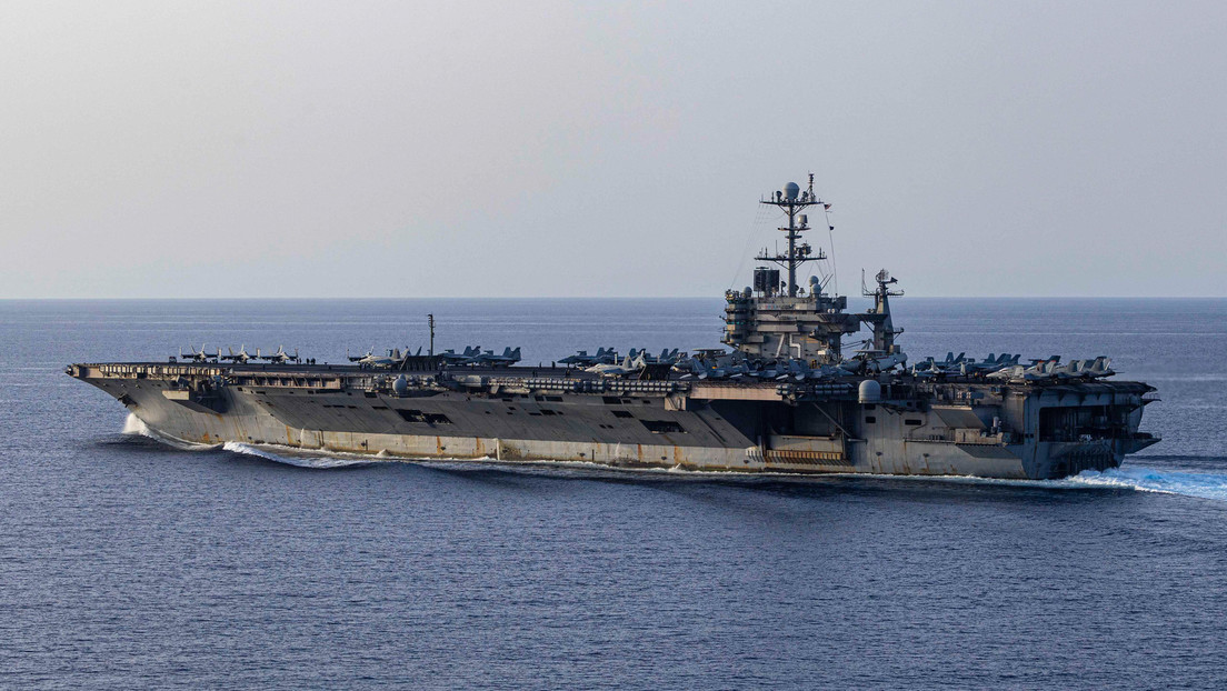Los hutíes yemeníes atacan un portaviones estadounidense en el mar Rojo
