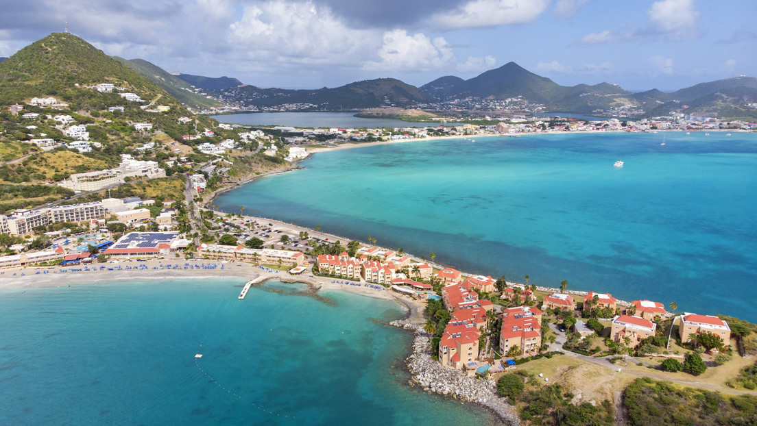 Una isla del Caribe ofrece dinero, hotel y boletos de avión para recuperar profesionales