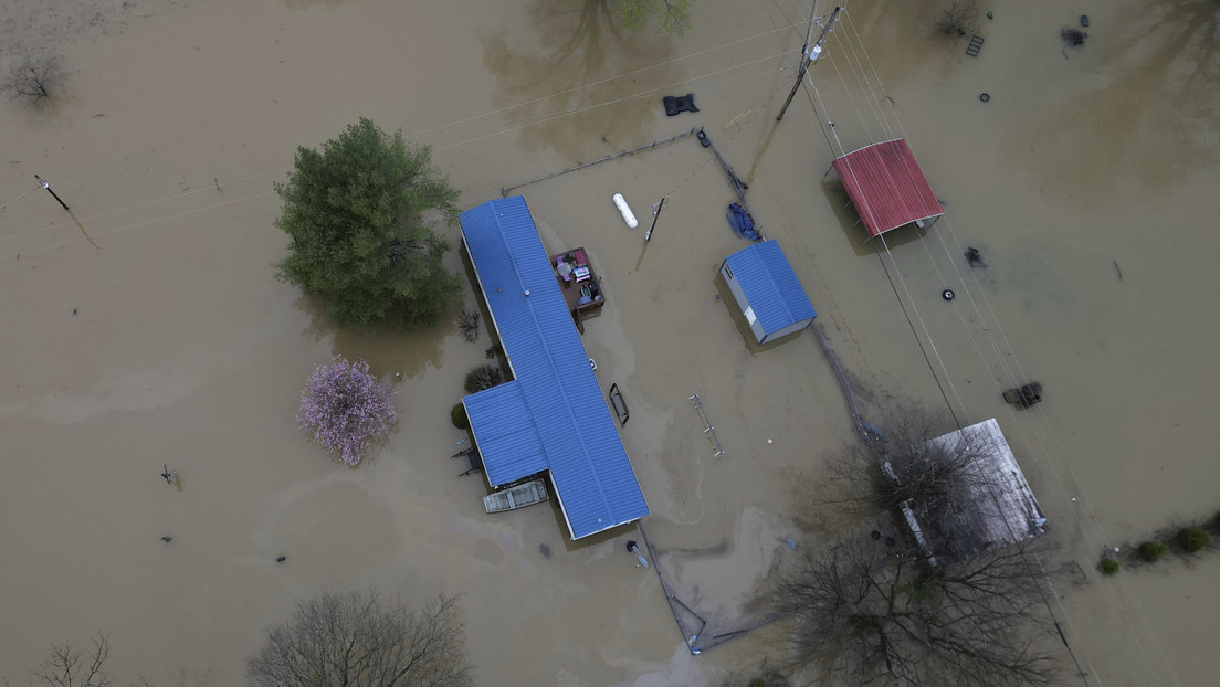 Múltiples muertos por las tormentas y tornados que azotan EE.UU. (VIDEO)