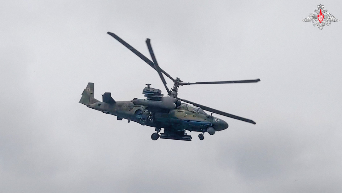 VIDEO: Helicópteros rusos eliminan posiciones enemigas en zona fronteriza de Kursk