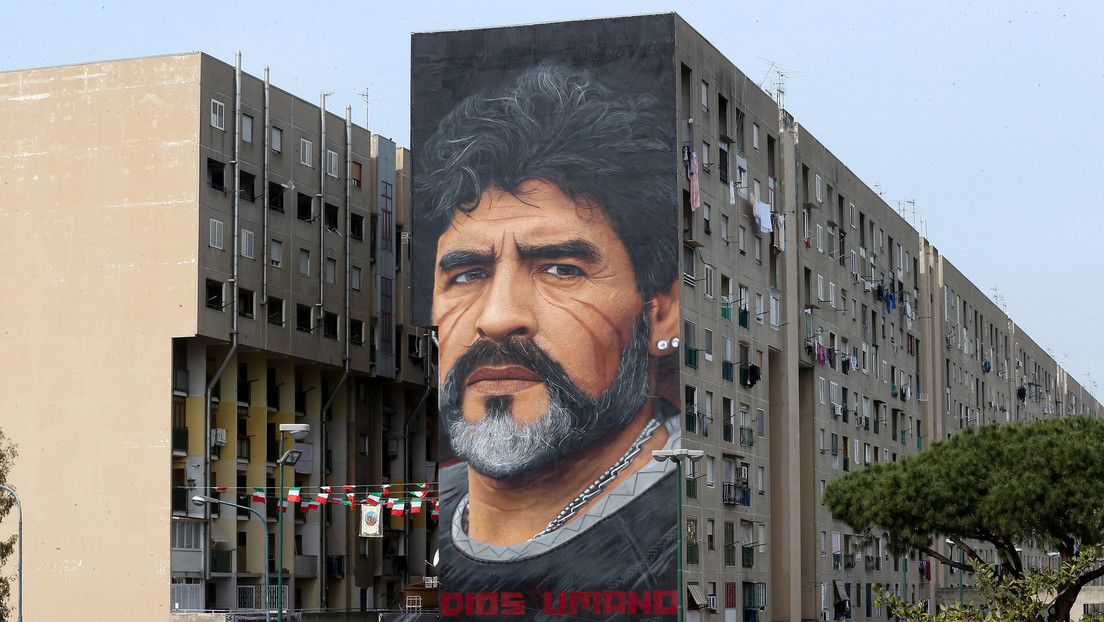 "Secuestrado" entre "olor a pis": expareja de Maradona revela detalles previos a su muerte