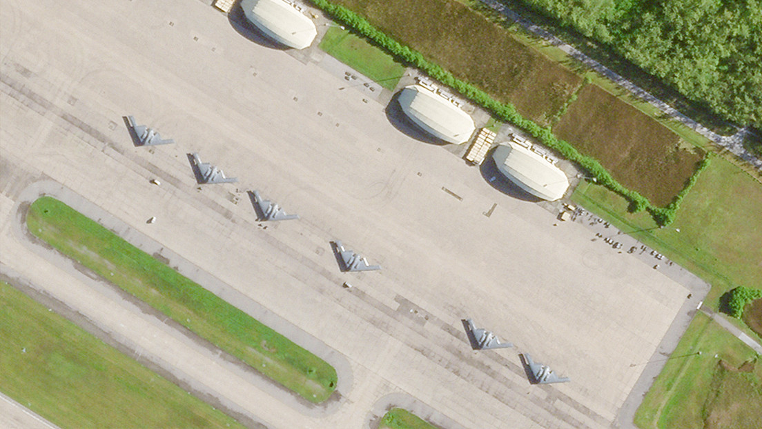 El jefe del Pentágono aclara si los bombarderos B-2 son un mensaje para Irán