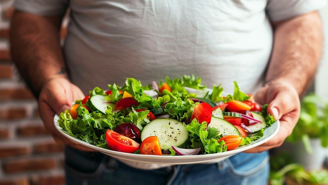 Esta simple estrategia sería más efectiva para perder peso que una dieta constante