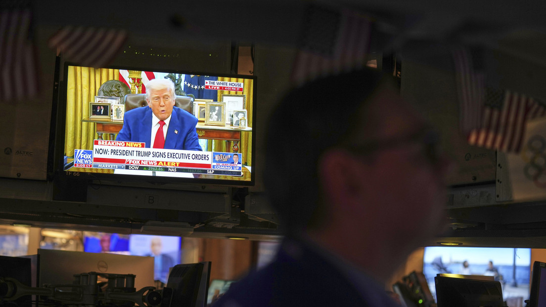 Demócratas acusan a Trump de manipulación del mercado tras aconsejar comprar acciones