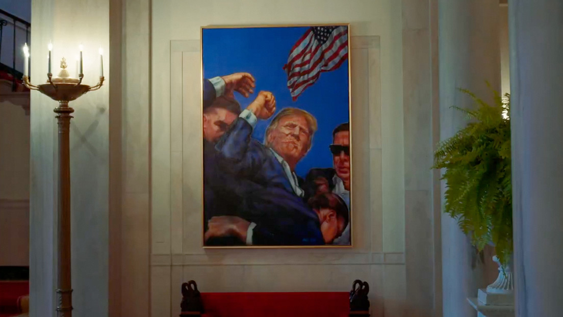 Quitan un óleo de Obama en la Casa Blanca y ponen otro de la icónica imagen de Trump ensangrentado