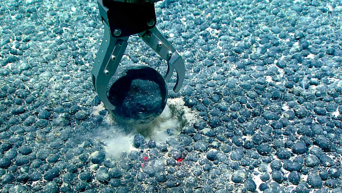 Reportan que Trump planea acopiar metales submarinos para contrarrestar a China