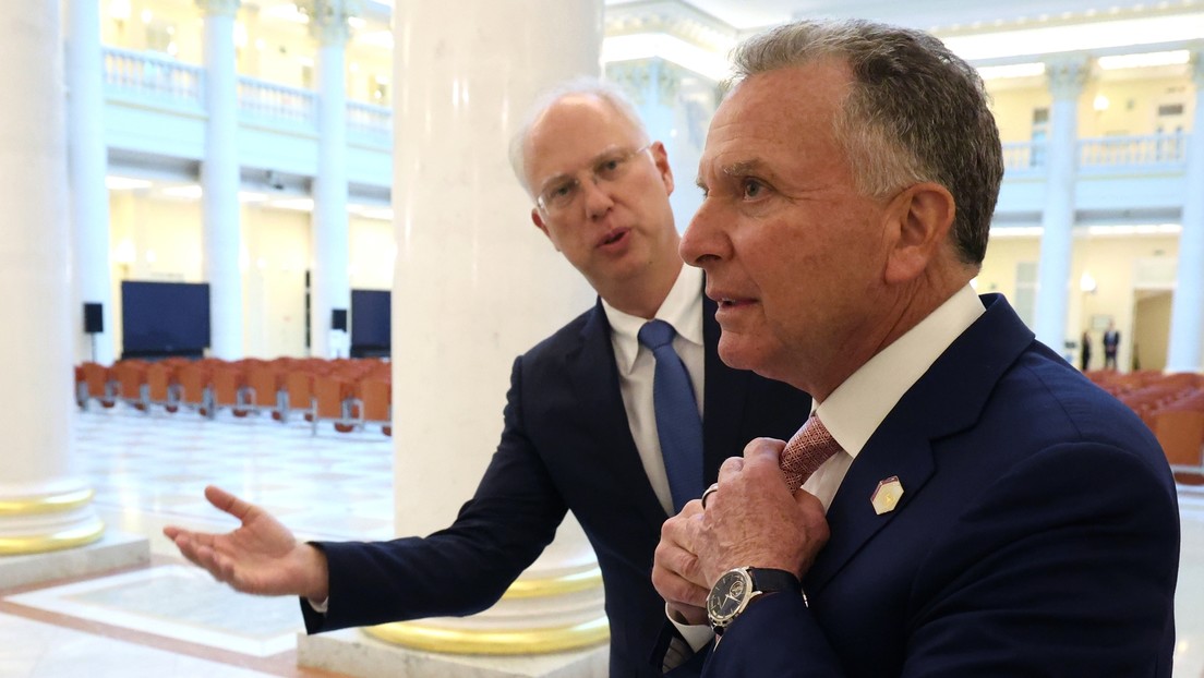 "Haz algo útil con tu vida": Enviado de Putin responde a un periodista británico