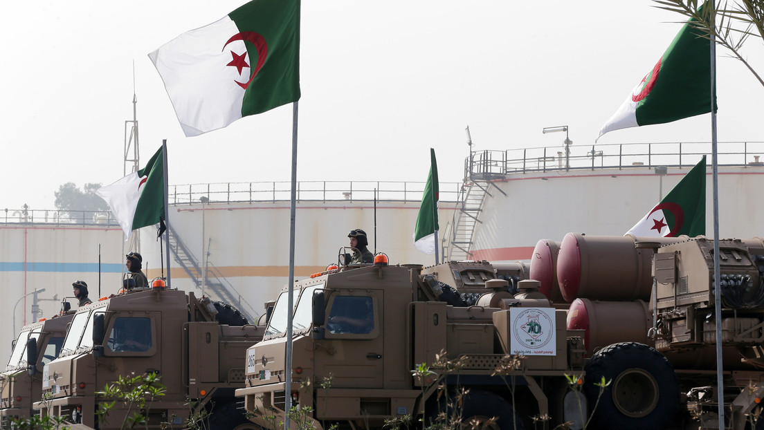 Excolonia de Francia da 48 horas a funcionarios galos para abandonar el país