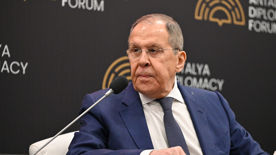 Lavrov: "Solo las fuerzas militares pueden expulsar del poder a esa inmundicia en Kiev"