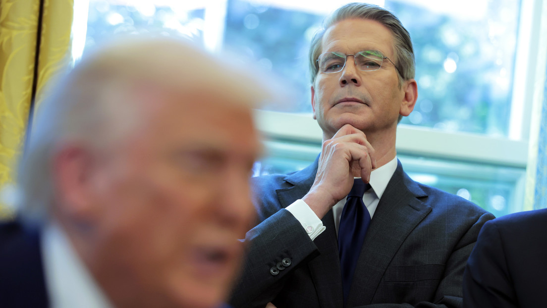 EE.UU. critica "acuerdos rapaces" de China con Argentina y el gigante asiático revira