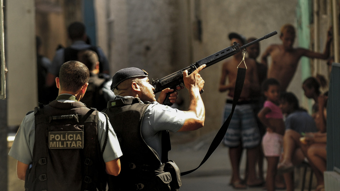 Retos virales que matan: cómo las bandas criminales "se infiltran en la mente de los niños" a través de Internet