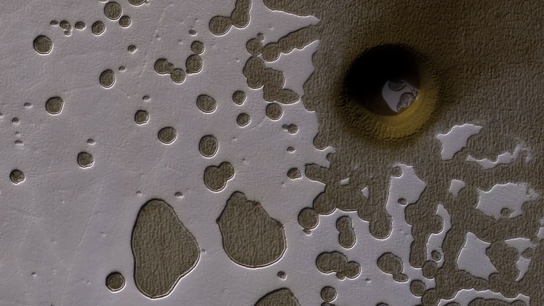 Hallan un misterioso agujero en Marte que podría ocultar "vida marciana"