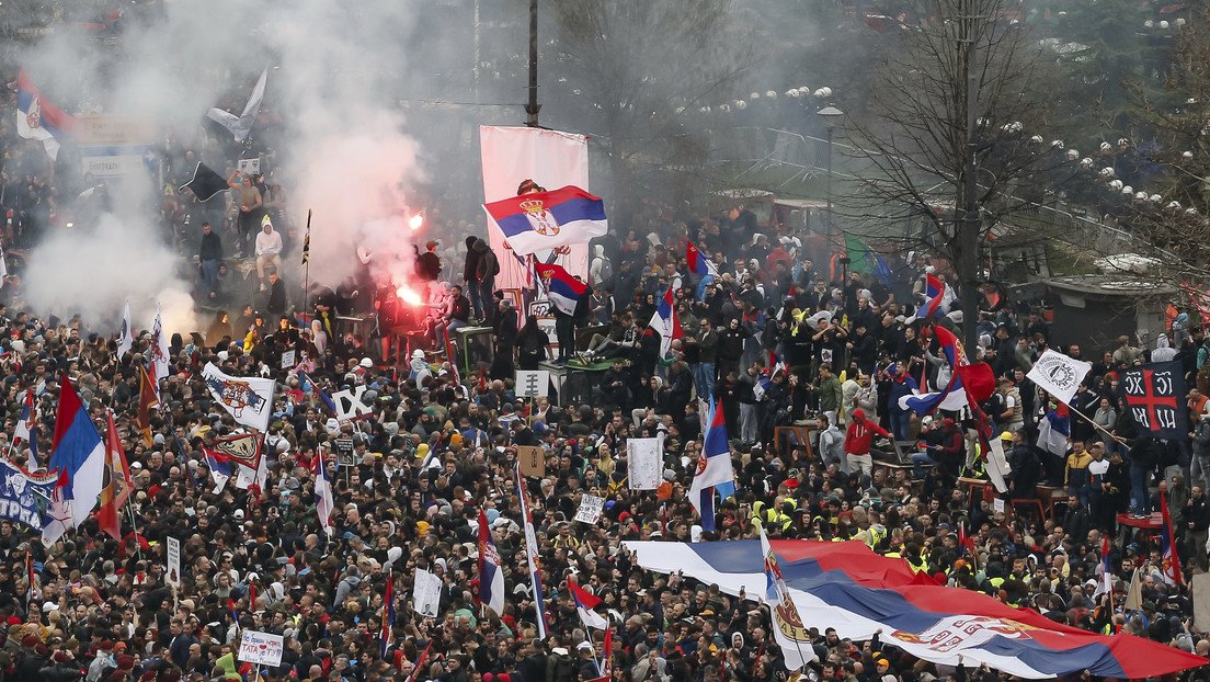 Vucic denuncia un intento de revolución de color en Serbia