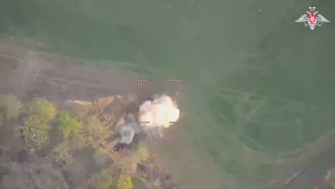 VIDEO: Ataque preciso de dron kamikaze ruso destruye obús de la OTAN en Ucrania