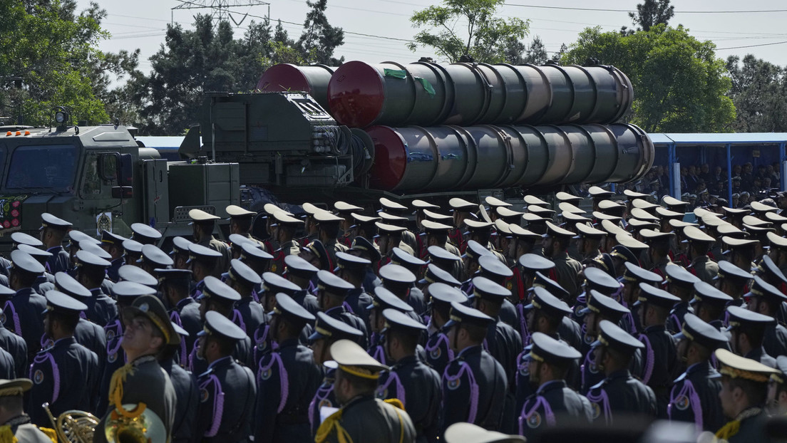 Irán exhibe sus armas en el desfile del Día del Ejército (VIDEO)