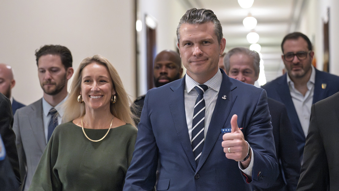 NYT: Jefe del Pentágono compartió planes militares en otro chat de Signal en el que había su esposa y hermano