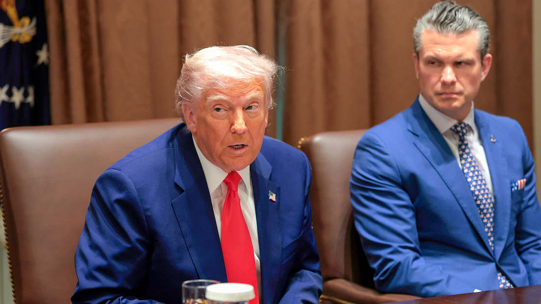 "Caos total en el Pentágono": Exasesor de Hegseth cree que Trump lo despedirá