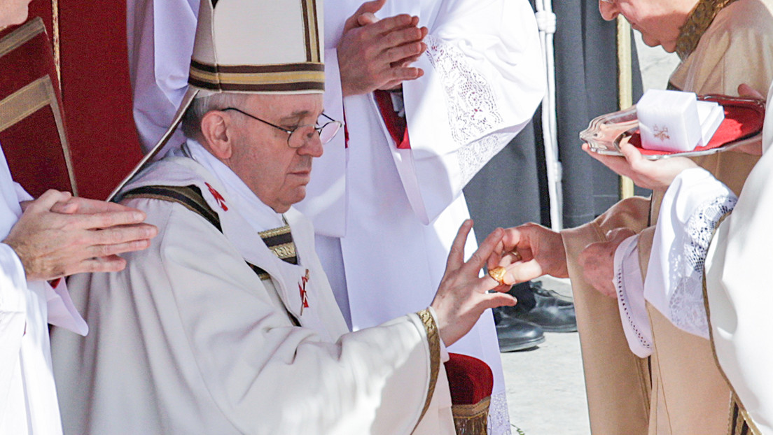 ¿Qué es el anillo del Pescador y por qué lo tienen que destruir tras la muerte del papa?