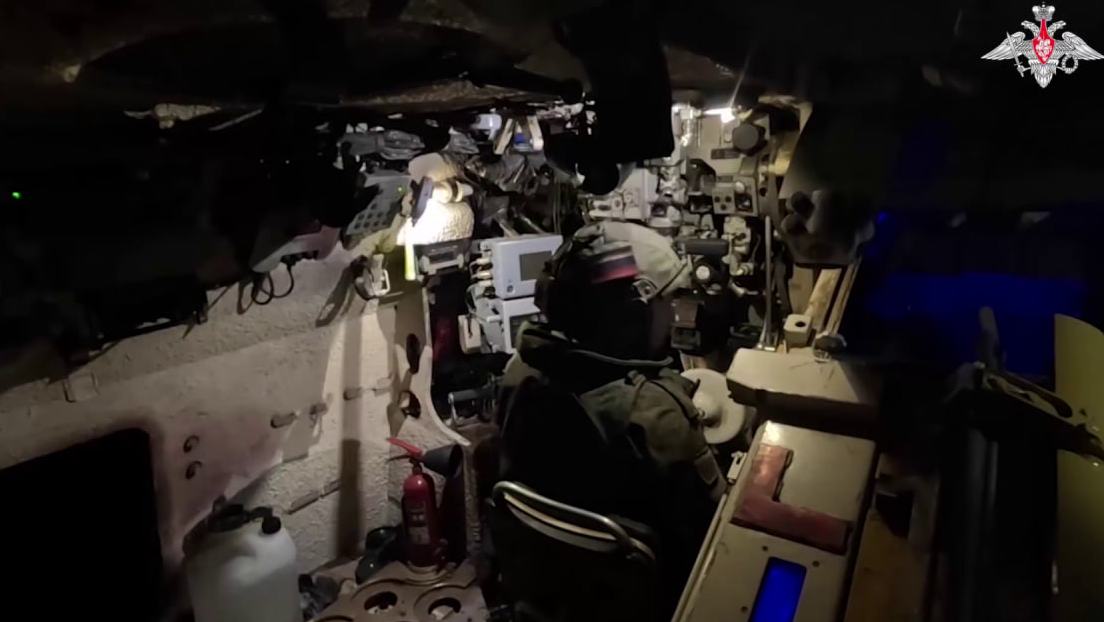 VIDEO: Blindado ucraniano arde tras ataque exitoso de tropas rusas