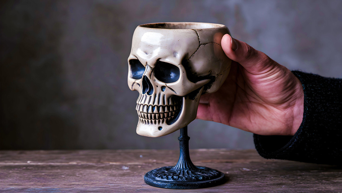 Profesores de Oxford bebieron vino de un cráneo humano hasta 2015