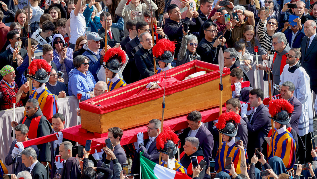 VIDEO: El féretro del papa Francisco llega a la Basílica de San Pedro