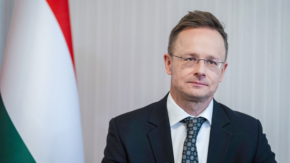 Szijjarto: Con el ingreso acelerado de Ucrania en la UE, "se espera que continúe la guerra"