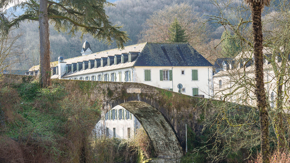Hija del primer ministro francés denuncia abusos que sufrió en una escuela católica