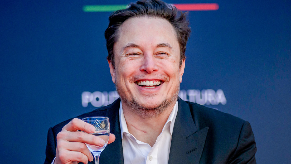 Musk trolea a Zelenski por 'transparencia absoluta' sobre gasto de cada centavo de ayuda de EE.UU.