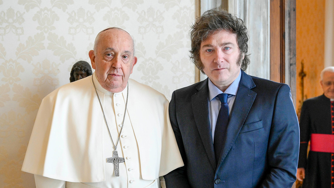 Milei 'olvida' insultos contra el papa y participará en el funeral