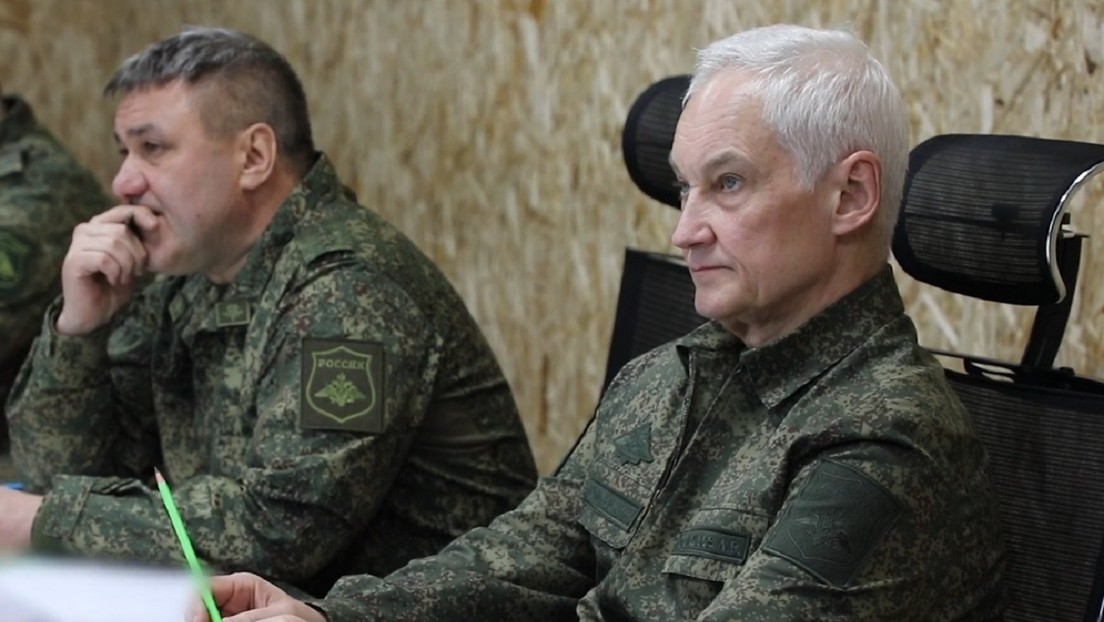 Ministro de Defensa ruso llega a la provincia de Kursk y se reúne con militares (VIDEO)