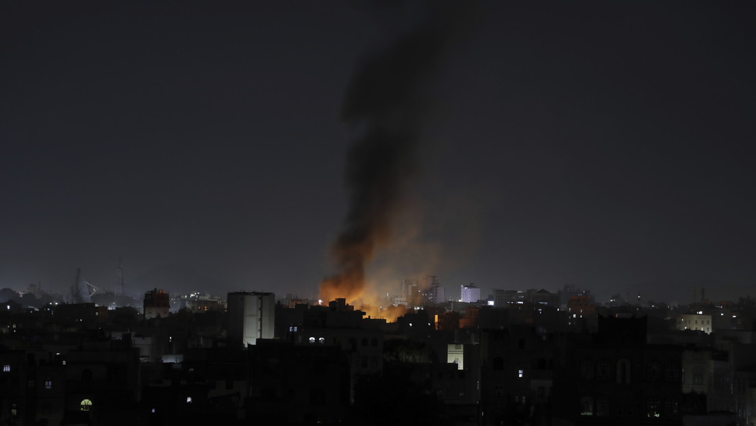 VIDEO: Civiles gritan y corren en Yemen durante los bombardeos de EE.UU.