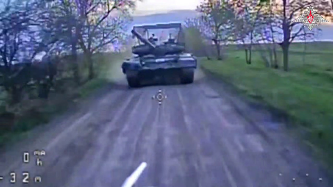 VIDEO: Drones FPV rusos hacen arder un tanque ucraniano en la región de Járkov