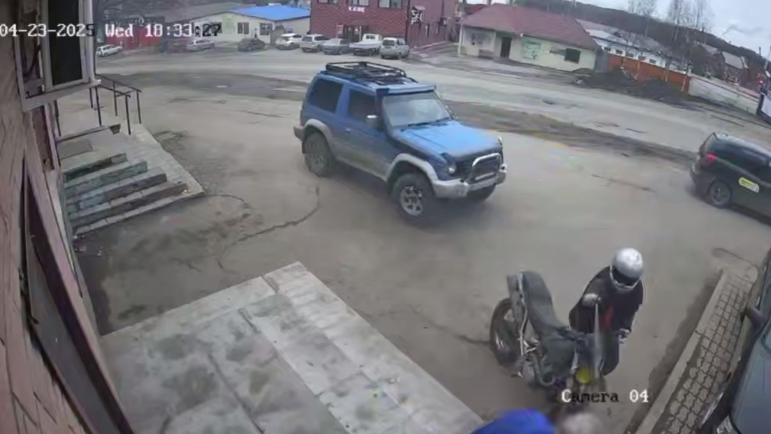 VIDEO: Sin quedarse de brazos cruzados, testigo impide el robo de joyería