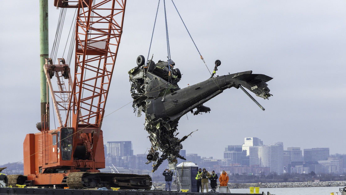 Revelan detalles de la posible causa de la mortífera catástrofe aérea en Washington D.C.