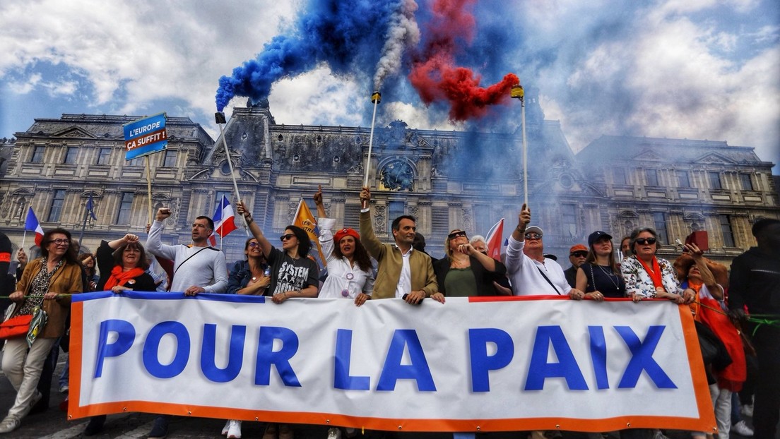 "No moriremos por Ucrania": Manifestación en París exige la dimisión de Macron