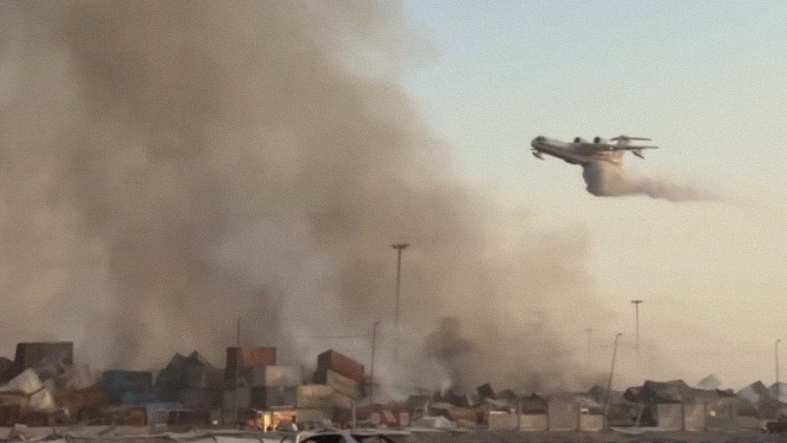 VIDEO: Aviones rusos ayudan a apagar un incendio tras una poderosa explosión en Irán