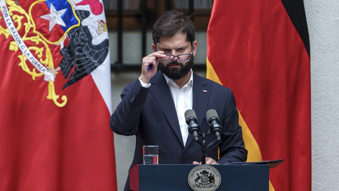 ¿Pincharon el teléfono de Boric? Esto se sabe