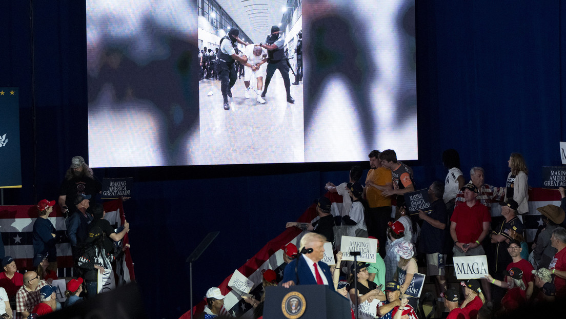 VIDEO: Trump se jacta de las deportaciones a El Salvador en un mitin por sus 100 días en el poder