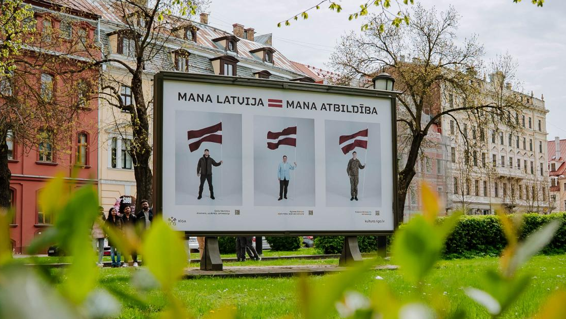 Letonia coloca la imagen de un nazi en un cartel con motivo de una fiesta nacional