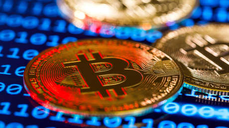 "El peor error de la historia": Mujer tira USB de su esposo con una fortuna en bitcoines