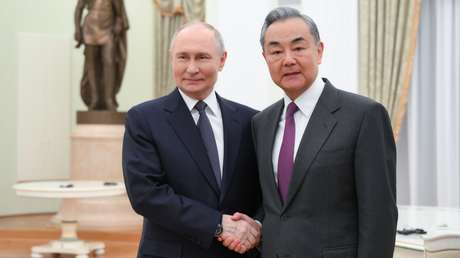 El jefe de la diplomacia china se reúne con Putin