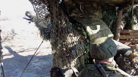 VIDEO: Un obús ruso destruye un puesto de control de drones del Ejército de Ucrania