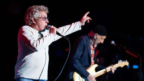 Leyenda del rock de 81 años revela una inesperada actualización de su salud durante un concierto