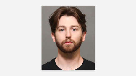 Se enfrenta a 20 años de cárcel por lanzar una bomba contra un concesionario de Tesla